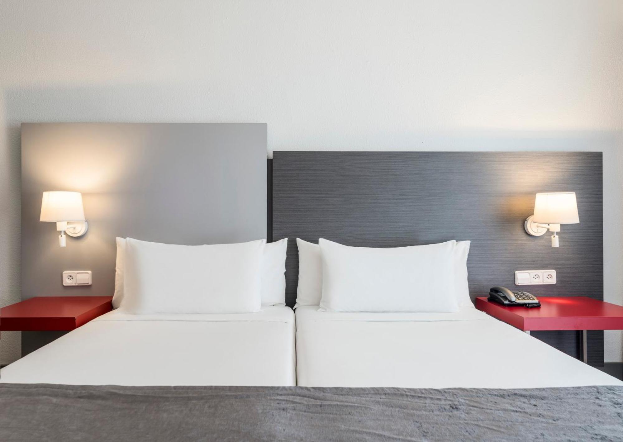 Hotel Ilunion Romareda Zaragoza Pokoj fotografie